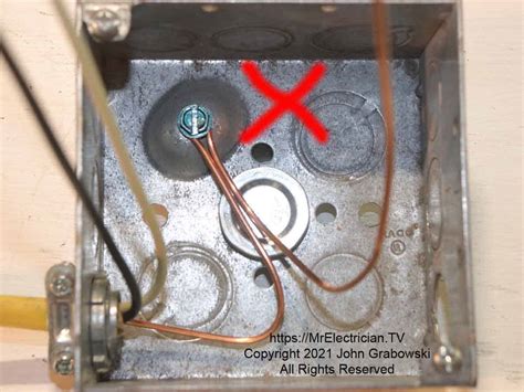 do metal electrical boxes need to be grounded|metal vs plastic gang box.